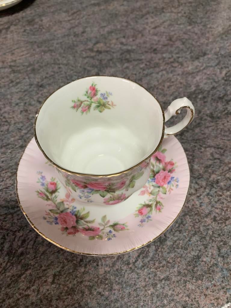 Kop en schotel roze Paragon, Ophalen of Verzenden, Zo goed als nieuw, Porselein, Kop en/of schotel