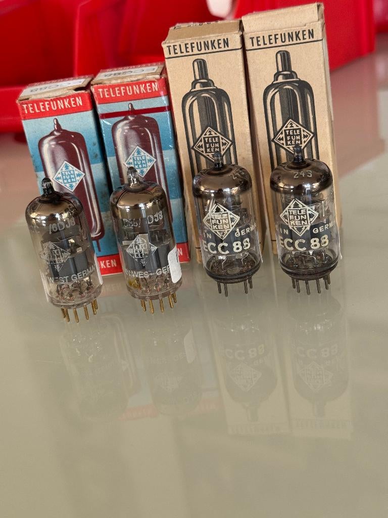 Telefunken ECC 88    6DJ8 ( 4 stuks), Audio, Tv en Foto, Buizenversterkers, Ophalen of Verzenden, Buis of Buizen