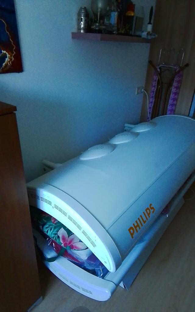Aangeboden gratis zonnebank met gezichtbruiner, Ophalen, Gebruikt, Zonnebank dubbelzijdig, 15 lampen of meer