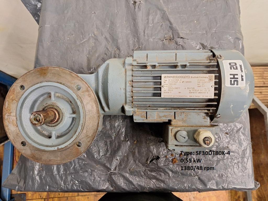 SEW SF30DT80K-4 met reductie SH20, Doe-het-zelf en Verbouw, Motoren, Gebruikt, Elektromotor, Minder dan 1400 rpm, Ophalen of Verzenden