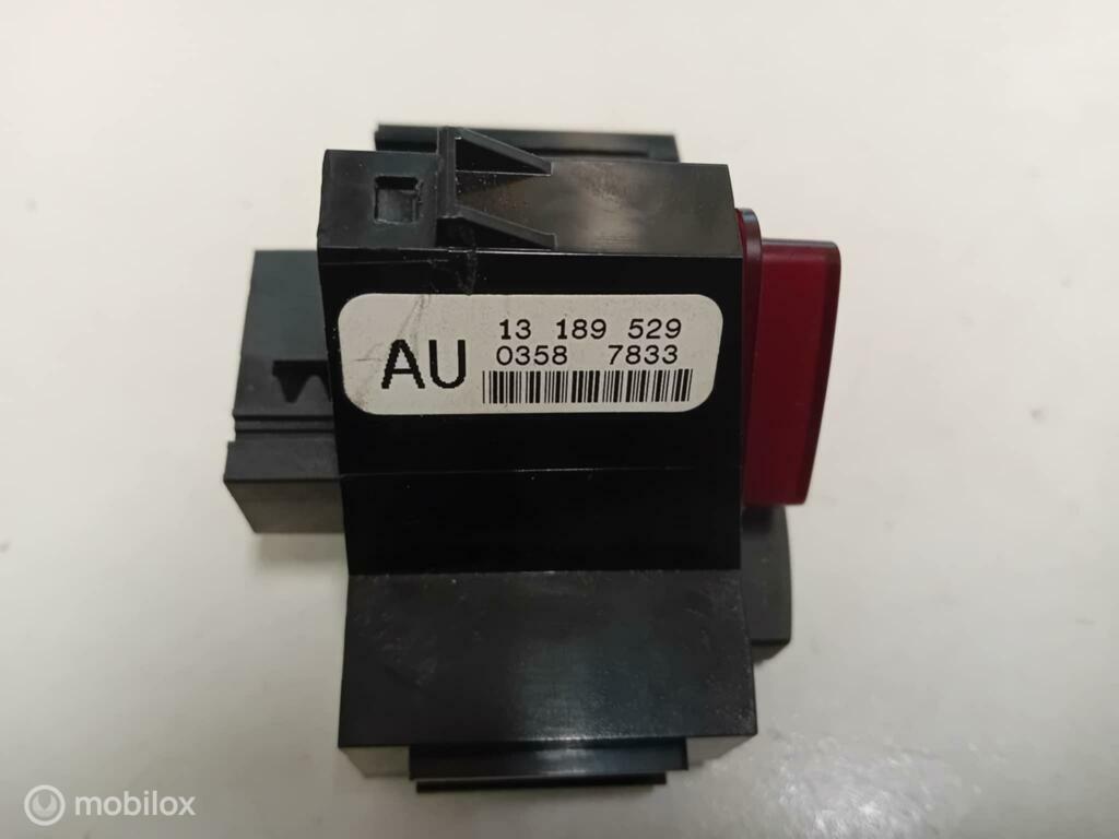 Alarmlichten schakelaar Opel Corsa D 13189529, Gebruikt, Ophalen of Verzenden