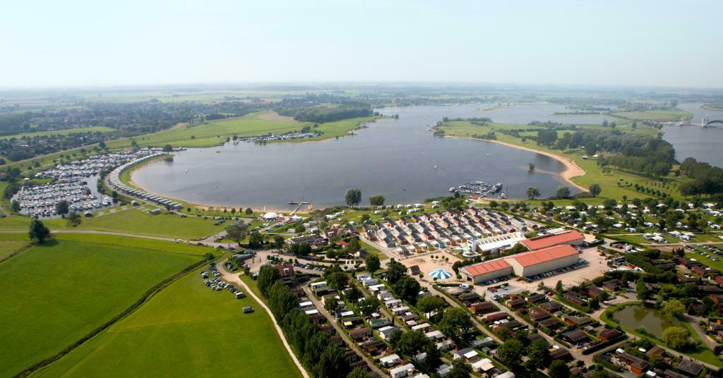 JACHTHAVEN & LIGPLAATSEN MET VOLOP FACILITEITEN EN ZWEMBAD, Watersport en Boten, Ligplaatsen, Herfst, Binnen en Buiten
