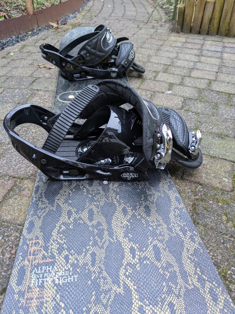 Snowboard B by Burton Alpha Snakeskin in goede staat 158 cm, Sport en Fitness, Snowboarden, Ophalen, Gebruikt, Board
