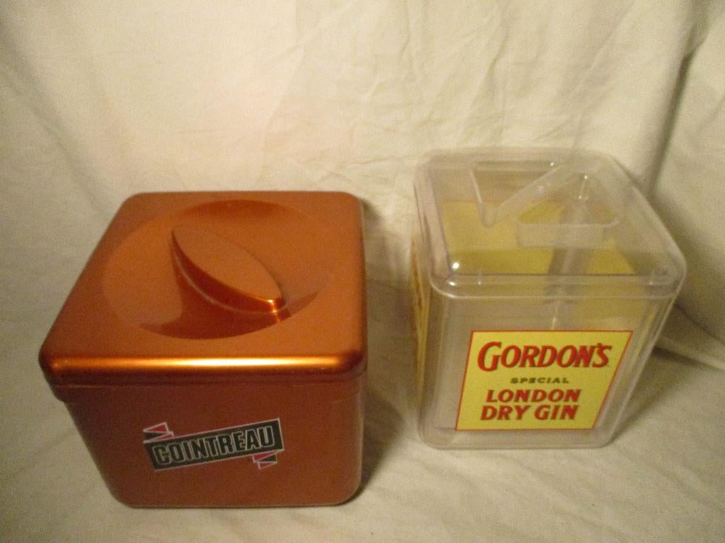 2x ijsblokjes bakken jaren70 Cointreau en Gordon,s, Verzamelen, Ophalen of Verzenden