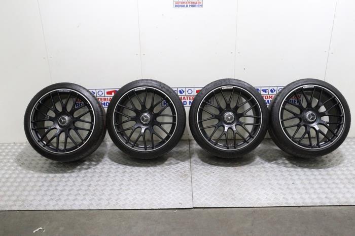 Sportvelgenset + banden van een Mercedes C-Klasse (C-Klasse, 12 maanden garantie, Gebruikt, -, -