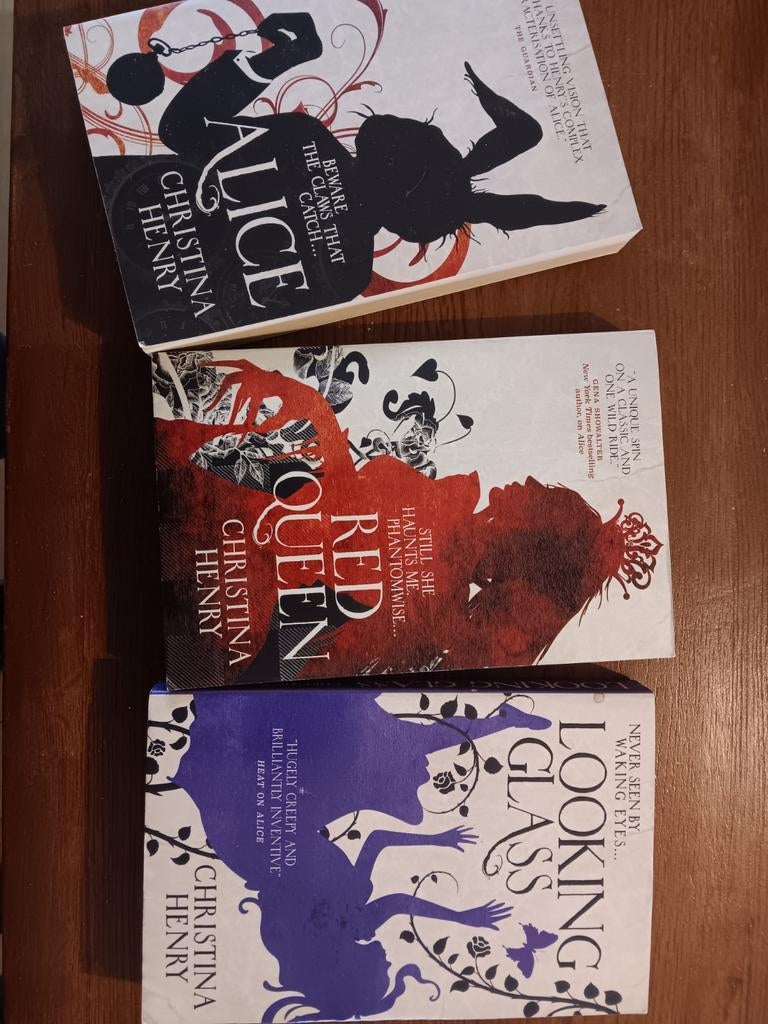 Alice Triology van Christina Henry, Boeken, Ophalen of Verzenden, Agatha Christie, Verhalen, Zo goed als nieuw