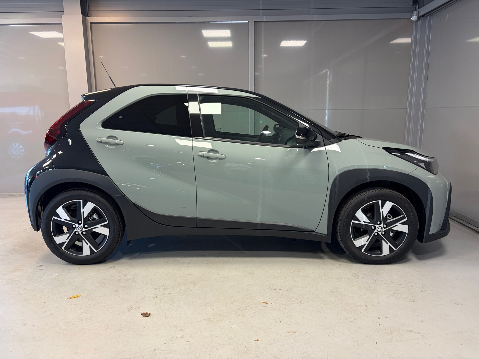 Toyota Aygo X Hybrid 115 Pulse | Camera | Stoelverwarming |, Auto's, Dealer onderhouden, Stof, 1490 cc, Hybride Elektrisch/Benzine