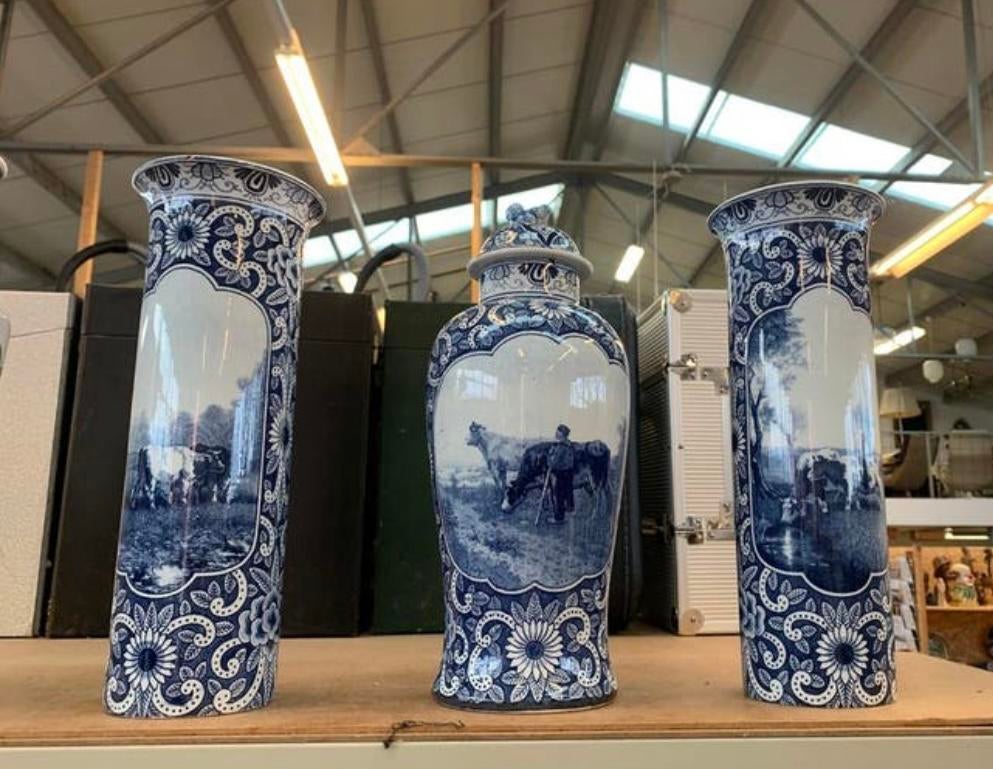 Delfts blauw kaststel bestaande colinder vazen en dekselpot., Ophalen of Verzenden
