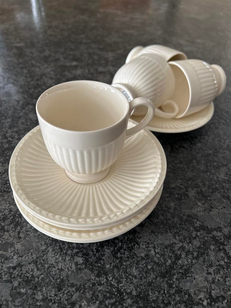 4 Wedgwood espresso kopjes met schotels, Huis en Inrichting, Keuken | Servies, Ophalen of Verzenden, Gebruikt, Keramiek, Kop(pen) en/of Schotel(s)