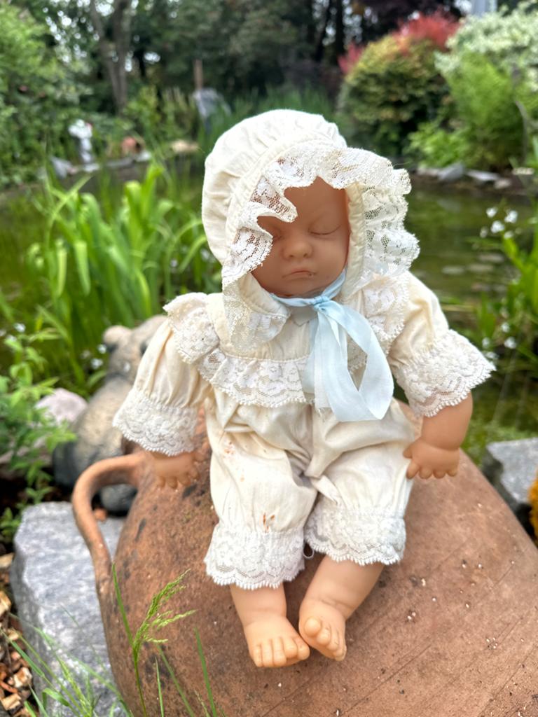 Antieke pop met kanten kleding en mutsje, Antiek en Kunst, Antiek | Speelgoed, Ophalen of Verzenden