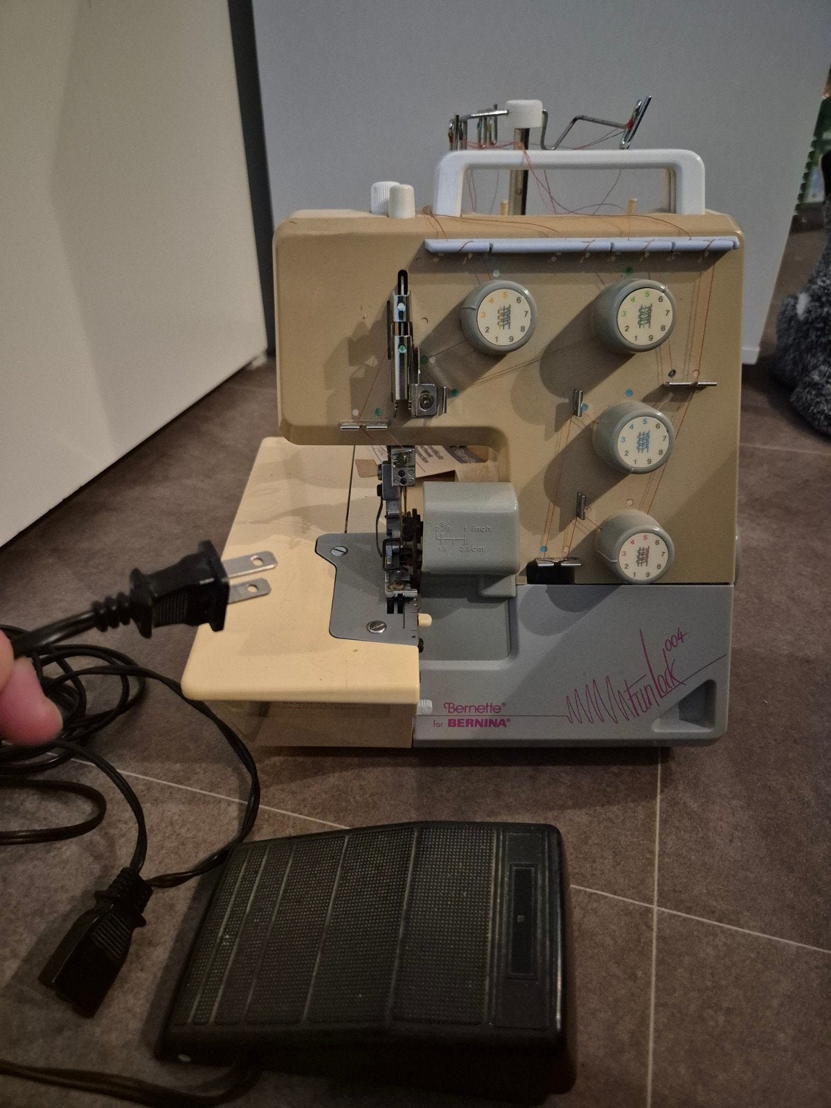 Lockmachine Bernina Bernette 110-125 Volt!, Hobby en Vrije tijd, Naaimachines en Toebehoren, Ophalen of Verzenden, Lockmachine
