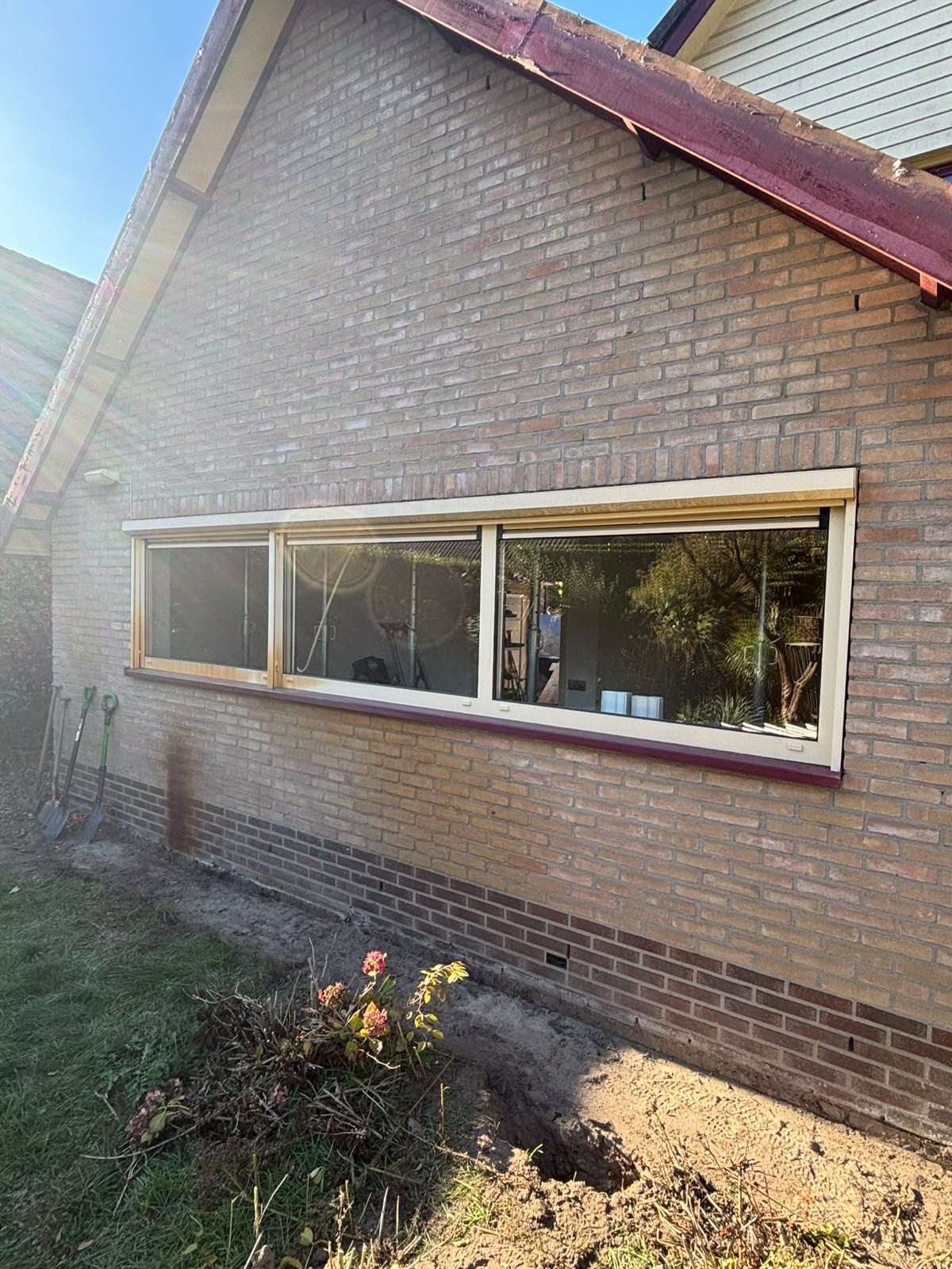 Gratis kozijn met 3 ruiten en ventilatieroosters, Ophalen, Gebruikt, Metaal, 225 cm of meer