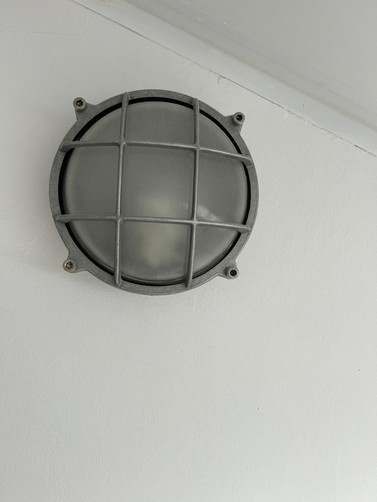 Industriële wandlamp - robuust en stijlvol, Huis en Inrichting, Lampen | Wandlampen, Ophalen of Verzenden, Gebruikt, Metaal