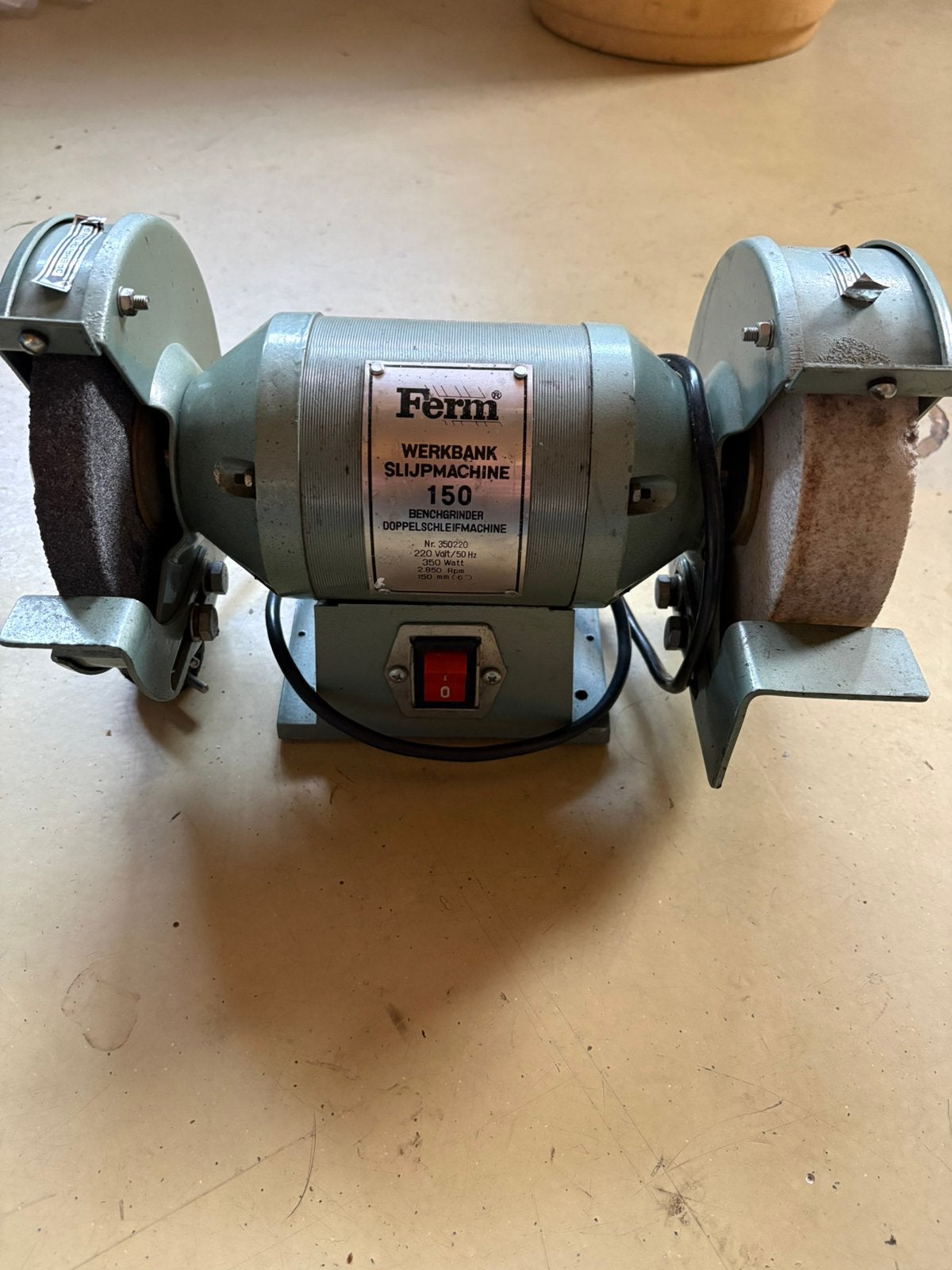 Slijpmachine Ferm 150mm tafelslijpmachine, Ophalen, Zo goed als nieuw, Minder dan 700 watt, Werkbankslijpmachine