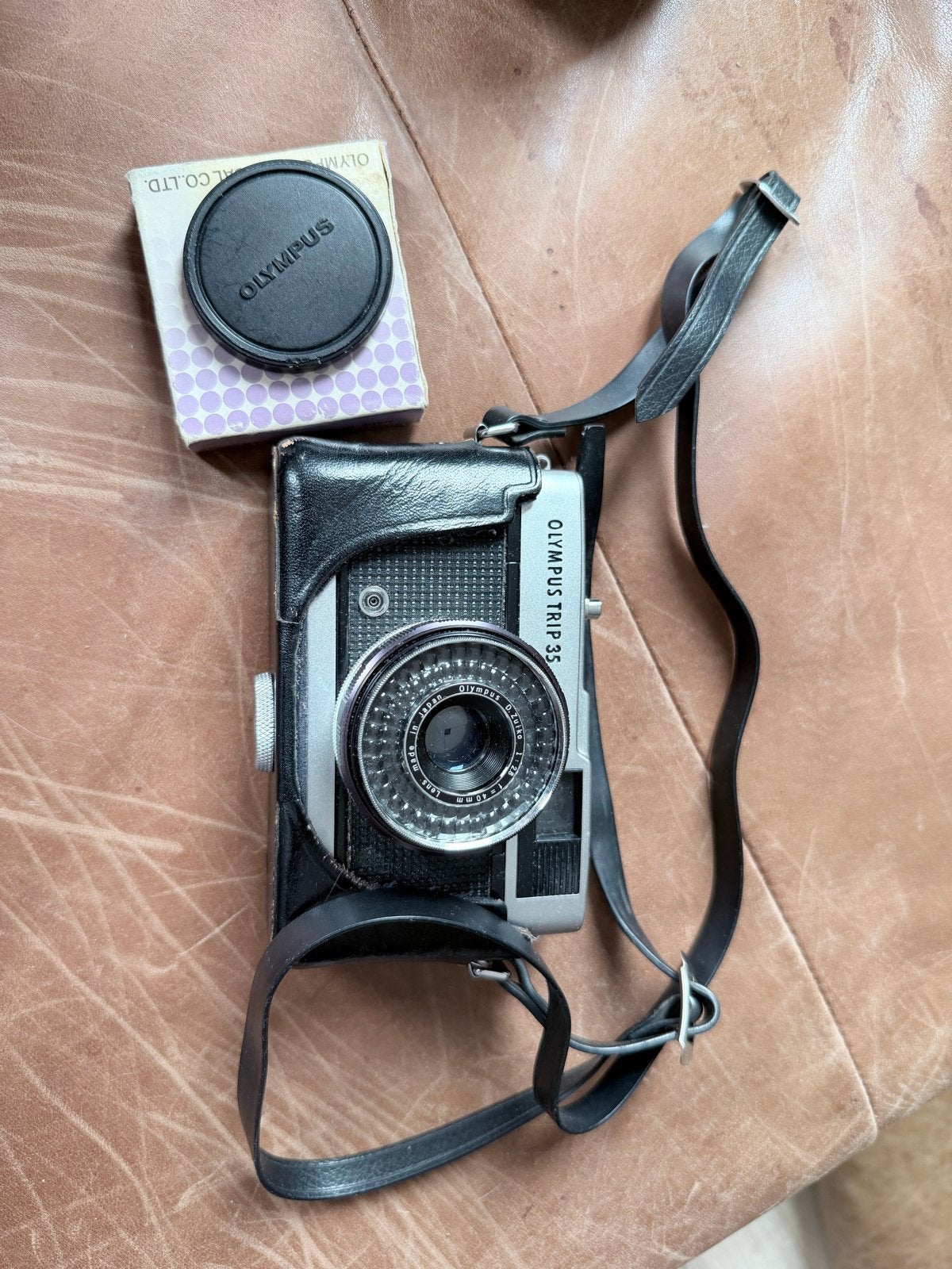 Vintage Olympus Trip 35 camera met leren hoes en filter, Audio, Tv en Foto, Fotocamera's Analoog, Ophalen of Verzenden, Gebruikt