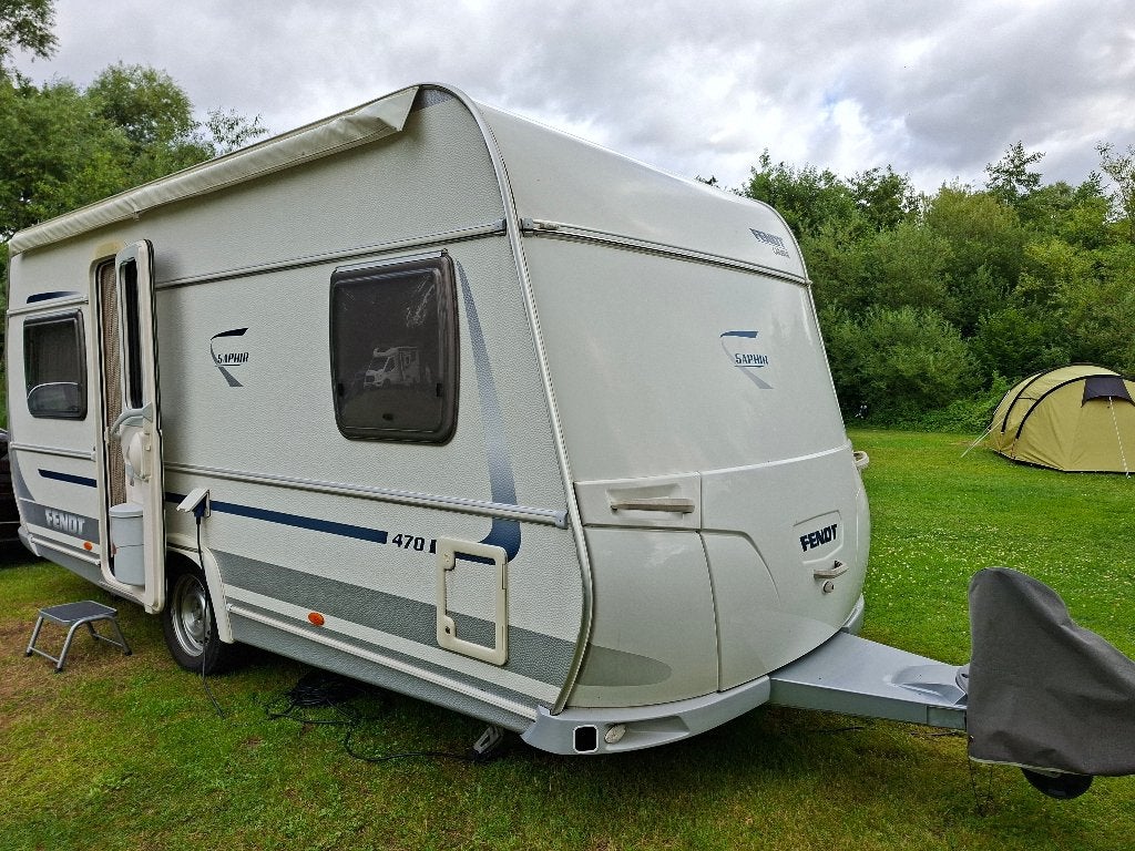 Caravan Fendt 470 TFB 2009 in goede staat, Caravans en Kamperen, Lengtebed, Schokbreker, Rondzit, Particulier