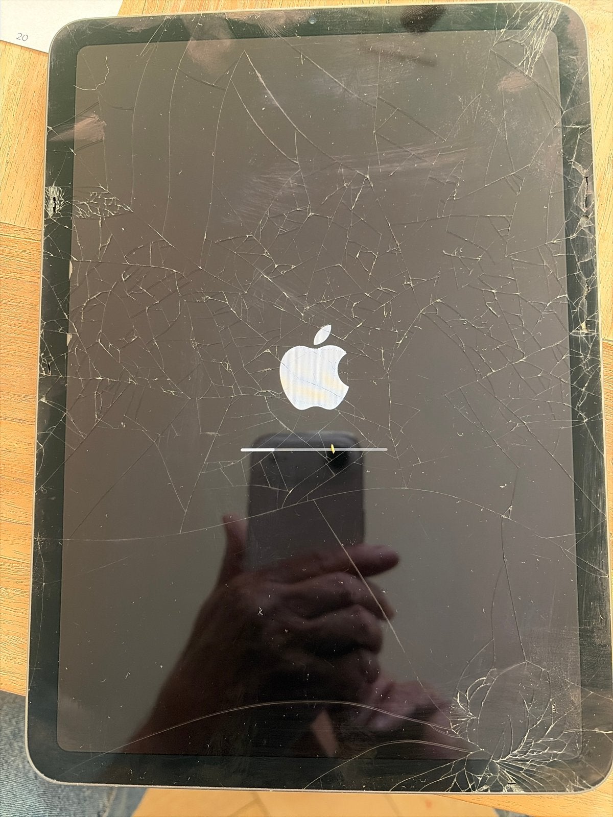iPad Air (4e generatie) - Glas beschadigd, werkt nog goed, Ophalen of Verzenden, Gebruikt, Apple iPad Air
