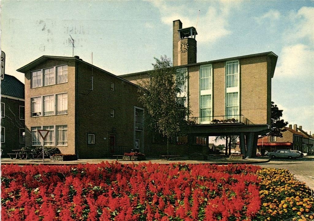 Oostburg, Raadhuis - auto - 1972 gelopen, Ophalen of Verzenden, 1960 tot 1980, Gelopen, Zeeland