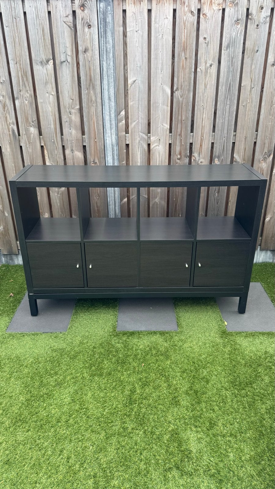 IKEA Kallax Kast met 4 vakken en 4 deurtjes met onderstel!, Ophalen, Gebruikt