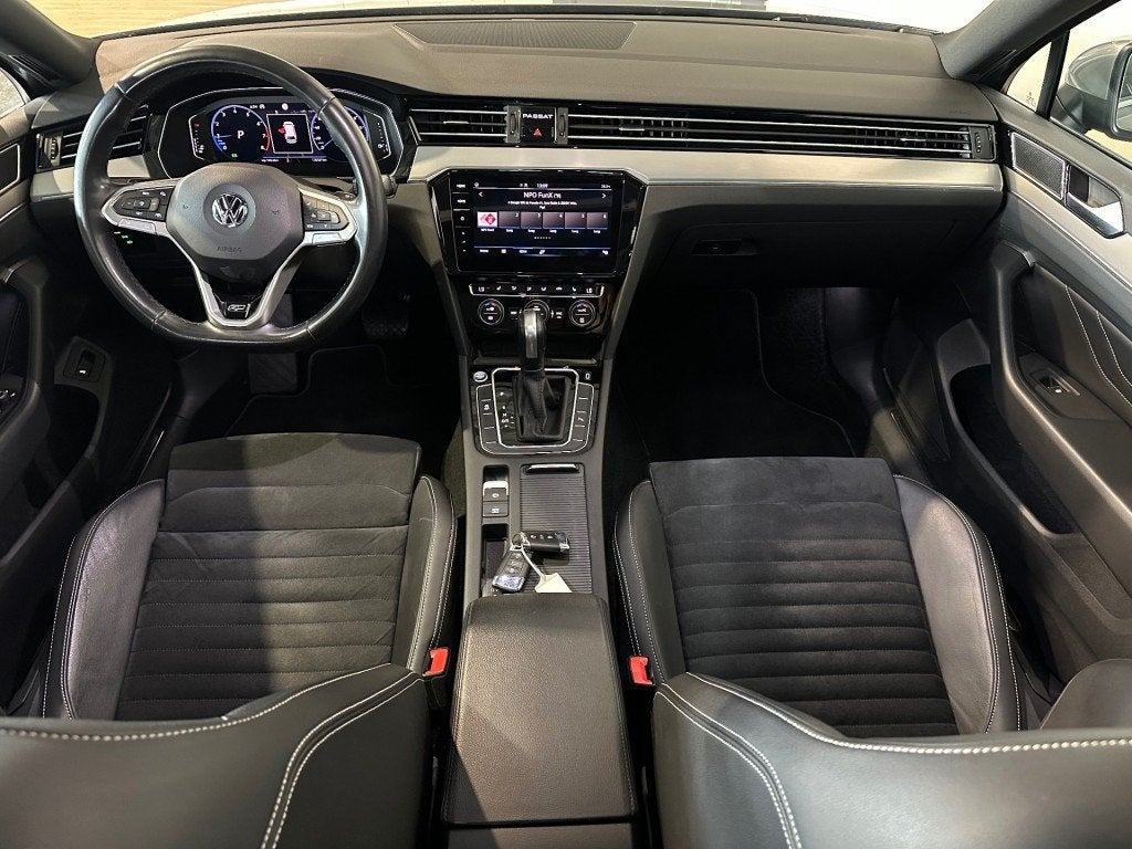 Volkswagen PASSAT 1.5 TSI ELEG.BNS R l PANORAMA l ERGO l ACC, Automaat, Euro 6, 4 cilinders, 1600 kg