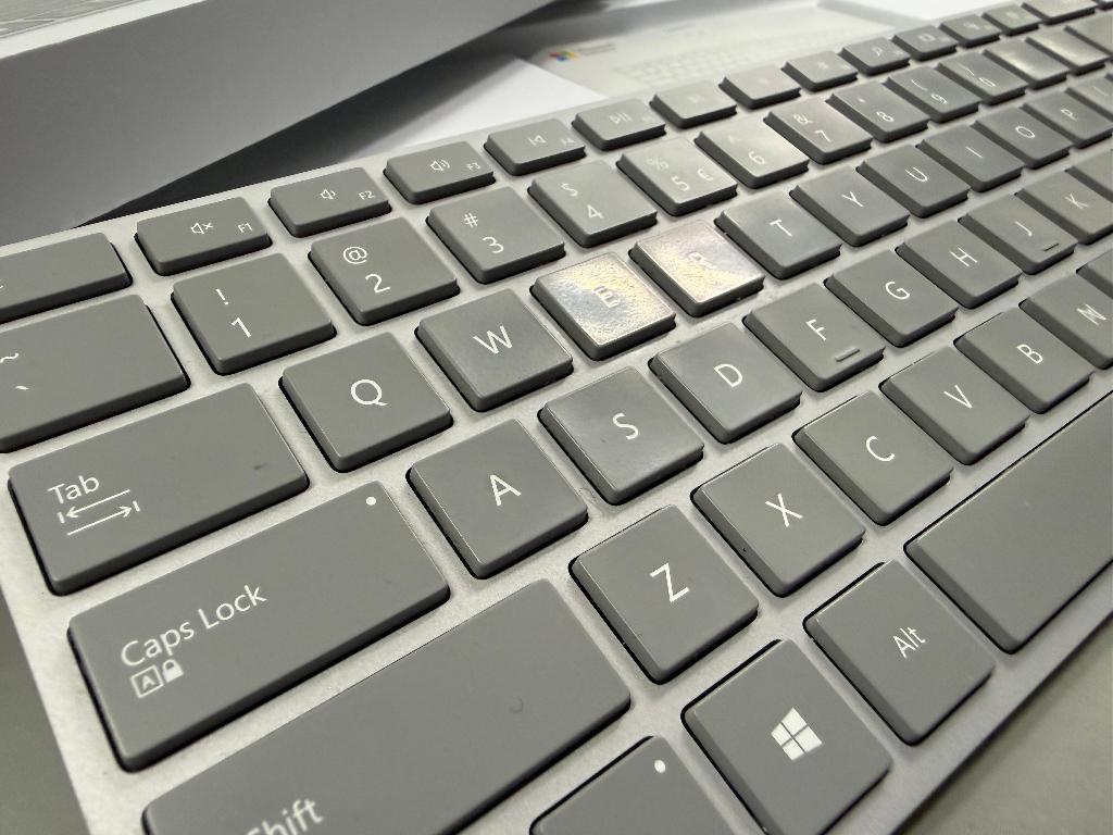 Microsoft Surface Keyboard Originele verpakking Grijs, Computers en Software, Ophalen of Verzenden, Zo goed als nieuw, Draadloos
