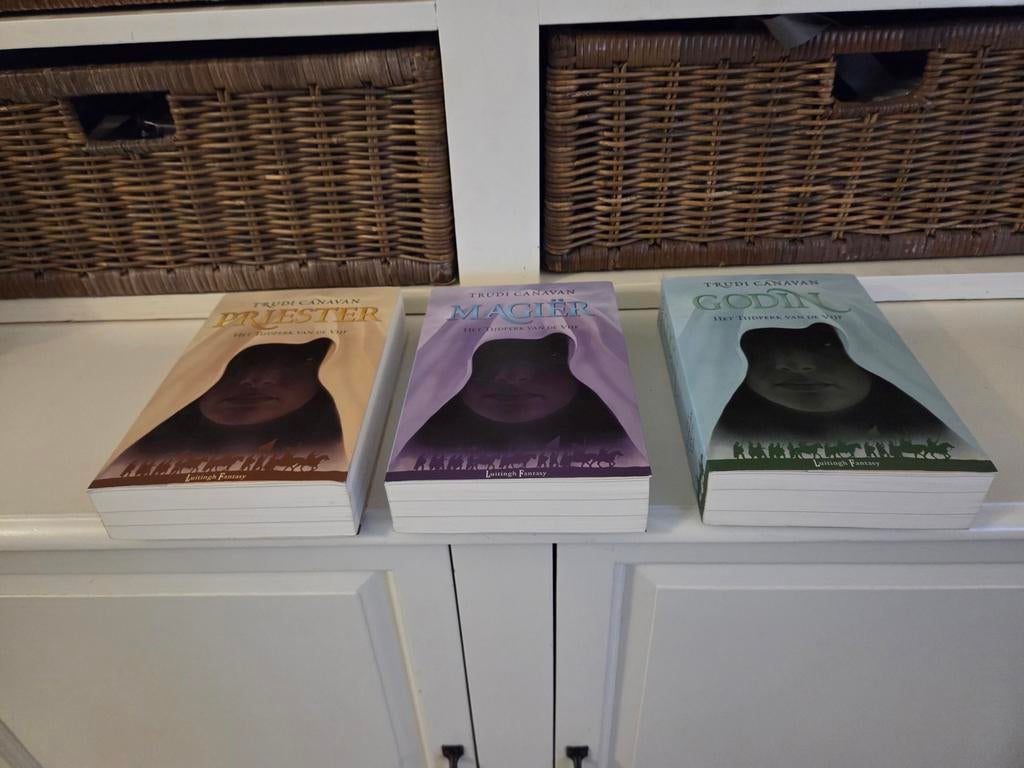 Trudi Canavan - Het tijdperk van de vijf, Boeken, Ophalen of Verzenden, Gelezen
