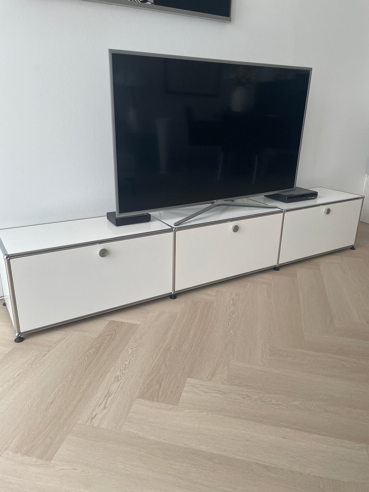 USM Haller lowboard, Ophalen, Zo goed als nieuw, 25 tot 50 cm, Minder dan 100 cm