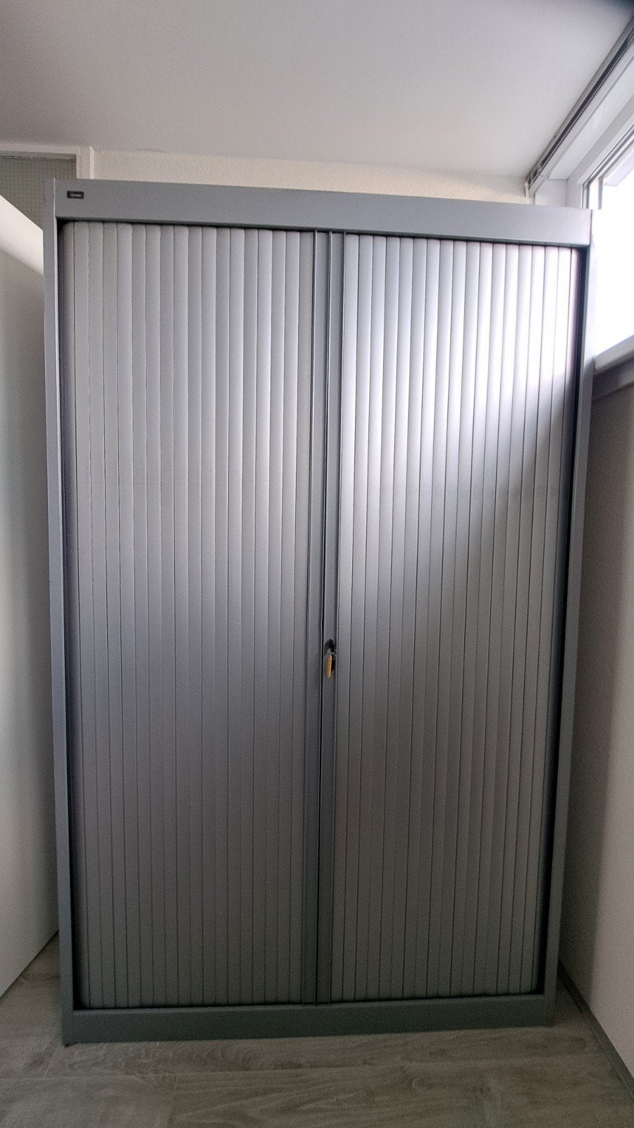 Stalen kast met roldeuren - Emmein, Ophalen, Gebruikt, 100 tot 150 cm, Met slot