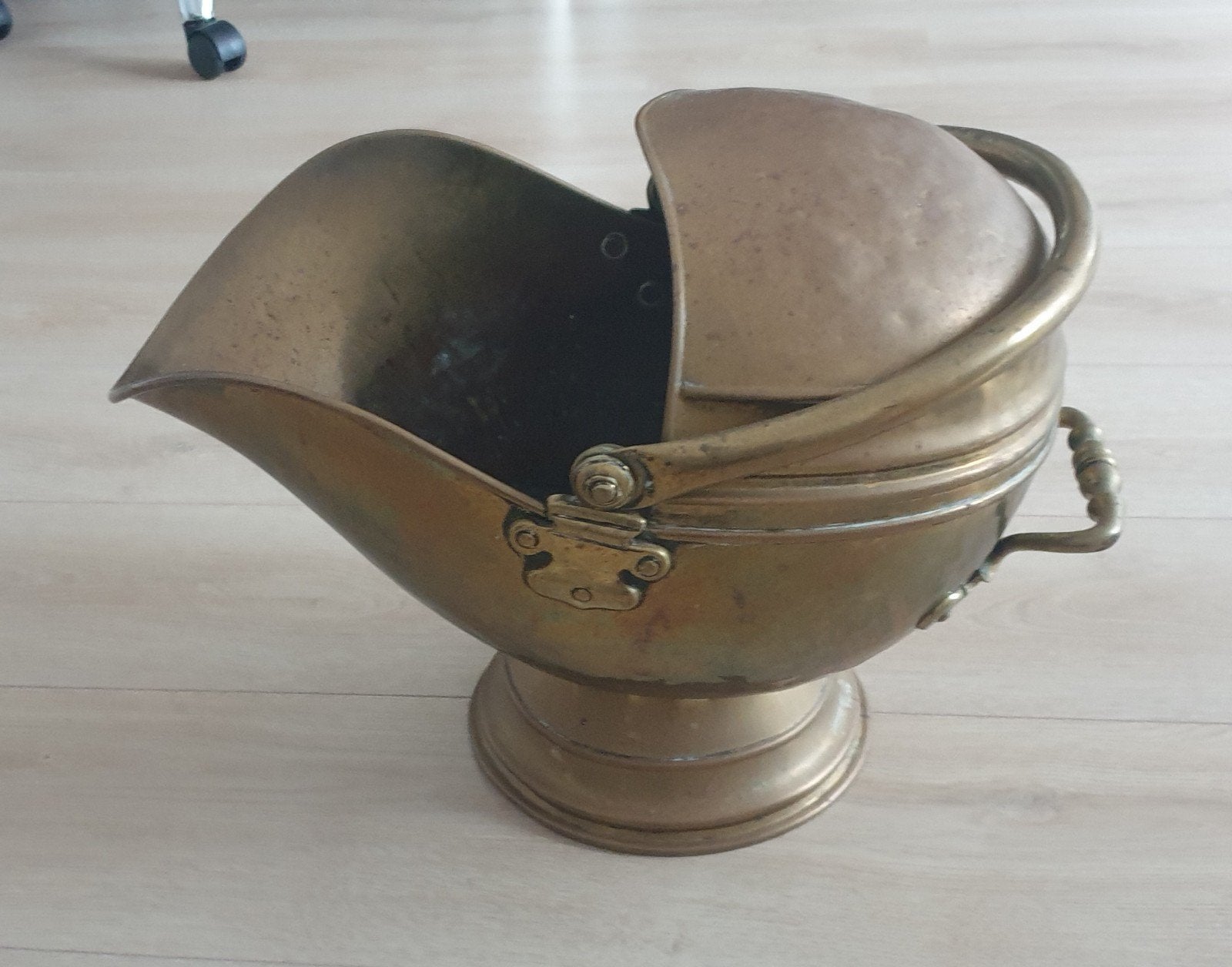 Bronzen helm, Ophalen