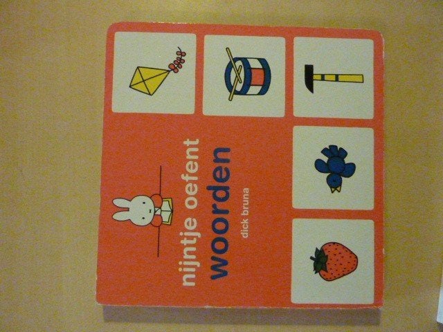 Dick Bruna - Nijntje oefent woorden, Ophalen of Verzenden, Zo goed als nieuw, Fictie algemeen