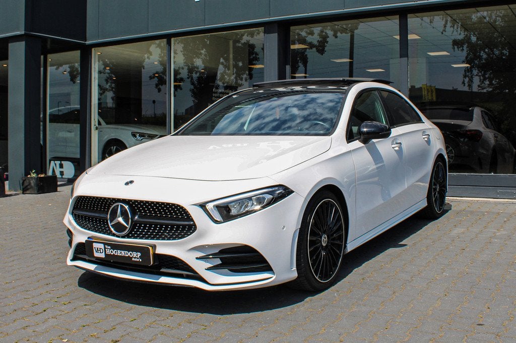 Mercedes-Benz A-klasse 180 d Business Solution AMG PANO NAVI, Auto's, Gebruikt, Automatische klimaatregeling, Wit, Diesel