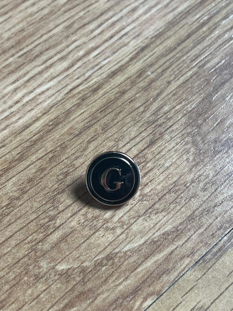Gouden knoop met letter G, Ophalen, Nieuw
