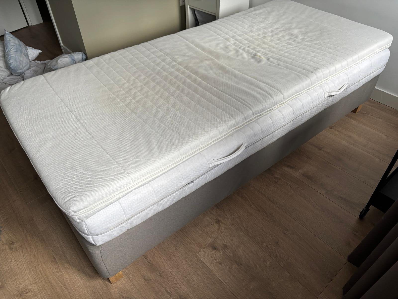 Ikea 1 persoons boxspring / bed 90x200 cm, Ophalen, Zo goed als nieuw, Eenpersoons, 90 cm