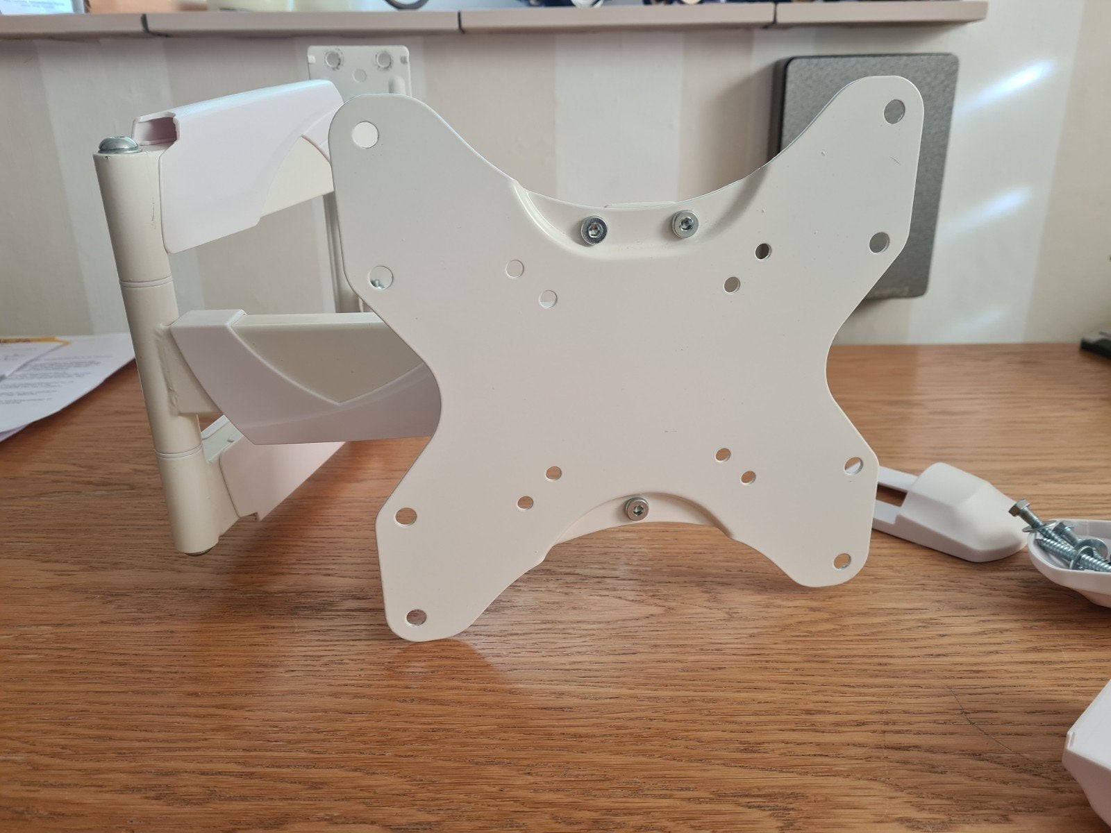 Neomounts draai- en kantelbare tv-beugel voor max 55 inch, Audio, Tv en Foto, Televisiebeugels, Ophalen of Verzenden, Zo goed als nieuw