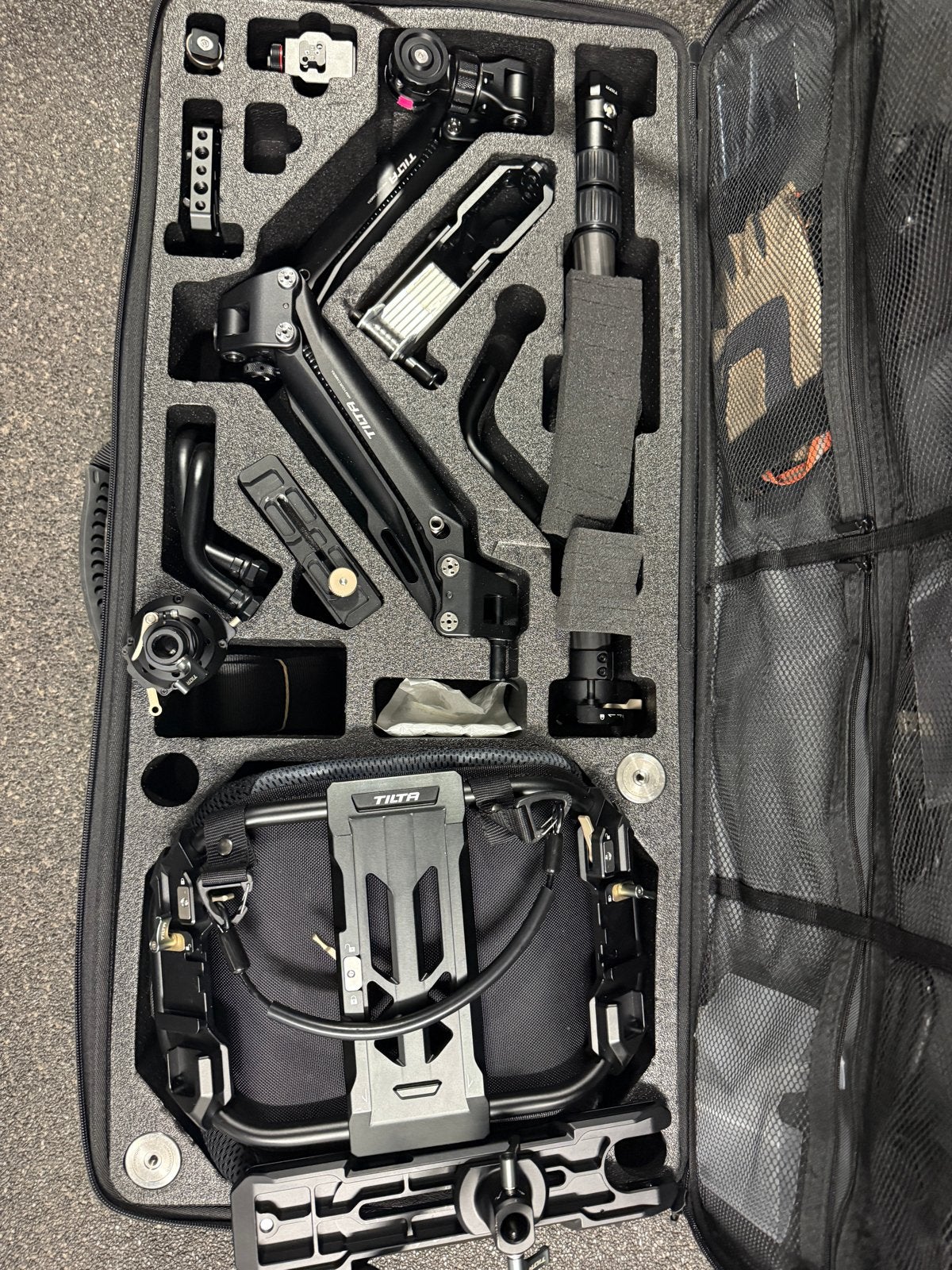 Tilta Float system camera rig met accessoires, Ophalen of Verzenden, Zo goed als nieuw