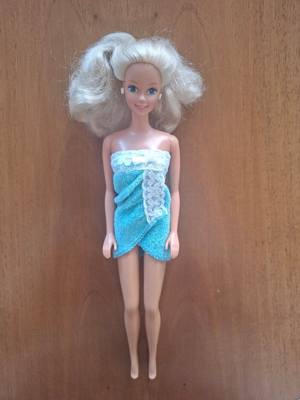 Barbie Fun-to-dress blue bath towel wrap (1992), Verzamelen, Ophalen of Verzenden, Gebruikt, Fashion Doll