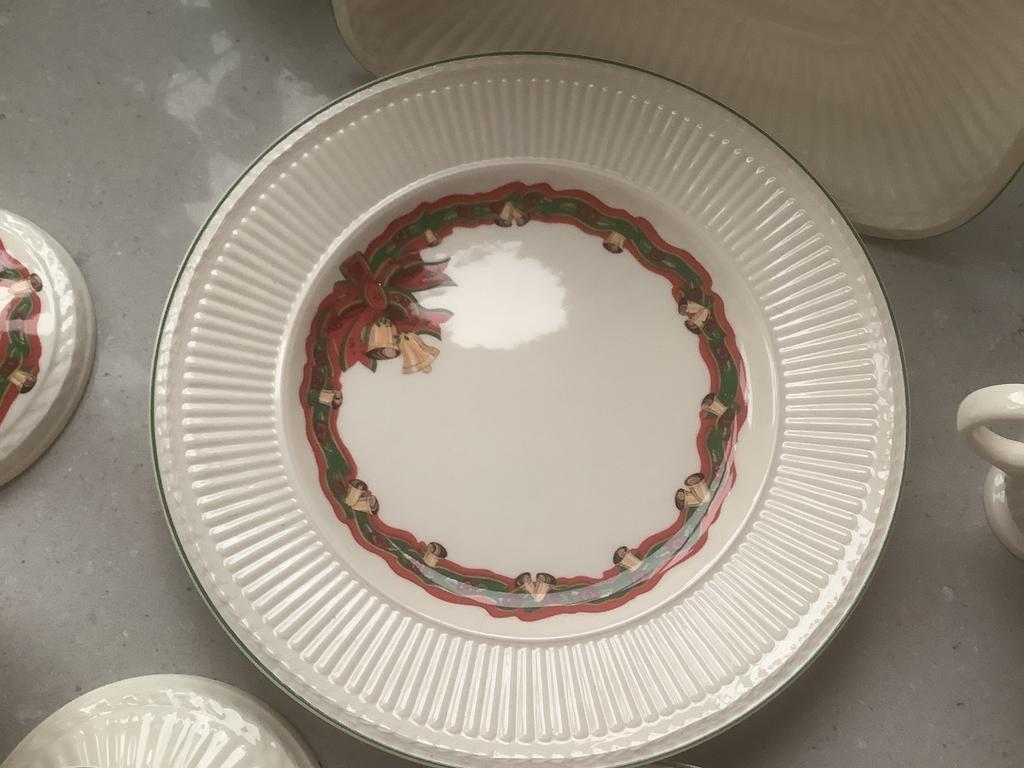 4 gebaks-/pasteiborden 18 cm WEDGWOOD CHRISTMAS TIME., Ophalen of Verzenden, Zo goed als nieuw, Porselein, Bord(en)