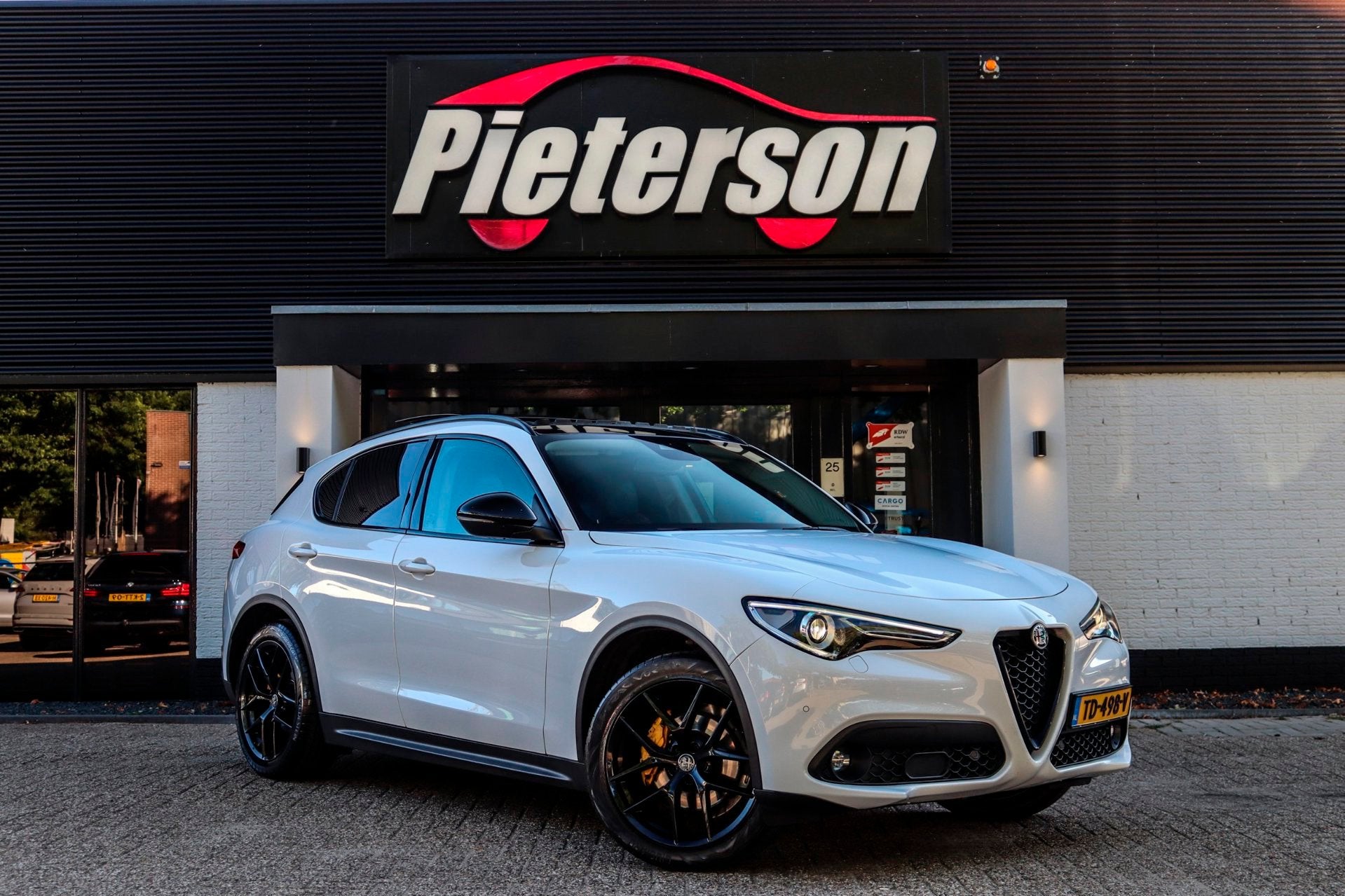 Alfa Romeo Stelvio 2.2d Q4 PANO MEMORY TREKH CAMERA KEYLESS, Auto's, Gebruikt, 4 cilinders, 1634 kg, Leder en Stof
