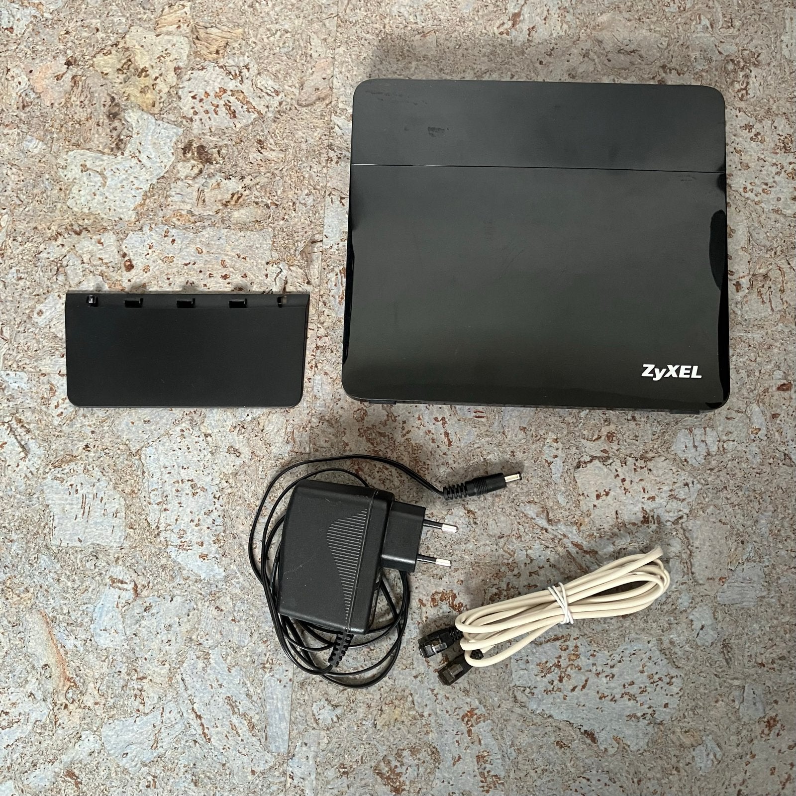 Zyxel VMG8324-B10A Router met modem + voetplaat, Ophalen of Verzenden, Gebruikt, Router met modem, Zyxel