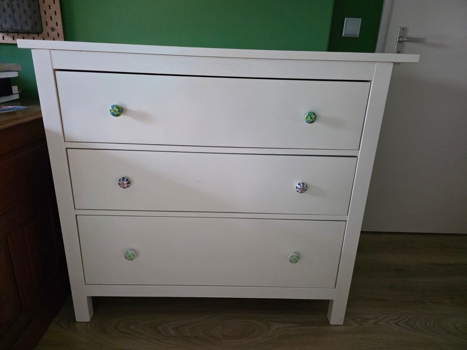 Ikea Hemnes ladekast met unieke knopjes en print, Ophalen, Gebruikt, 100 tot 150 cm, 3 of 4 laden