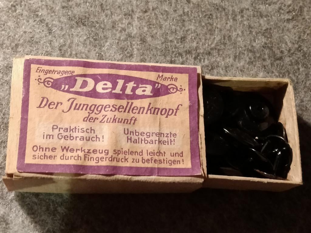 Wehrmacht bevestiging knopen vol ww2, Verzamelen, Militaria | Tweede Wereldoorlog, Ophalen of Verzenden, Duitsland