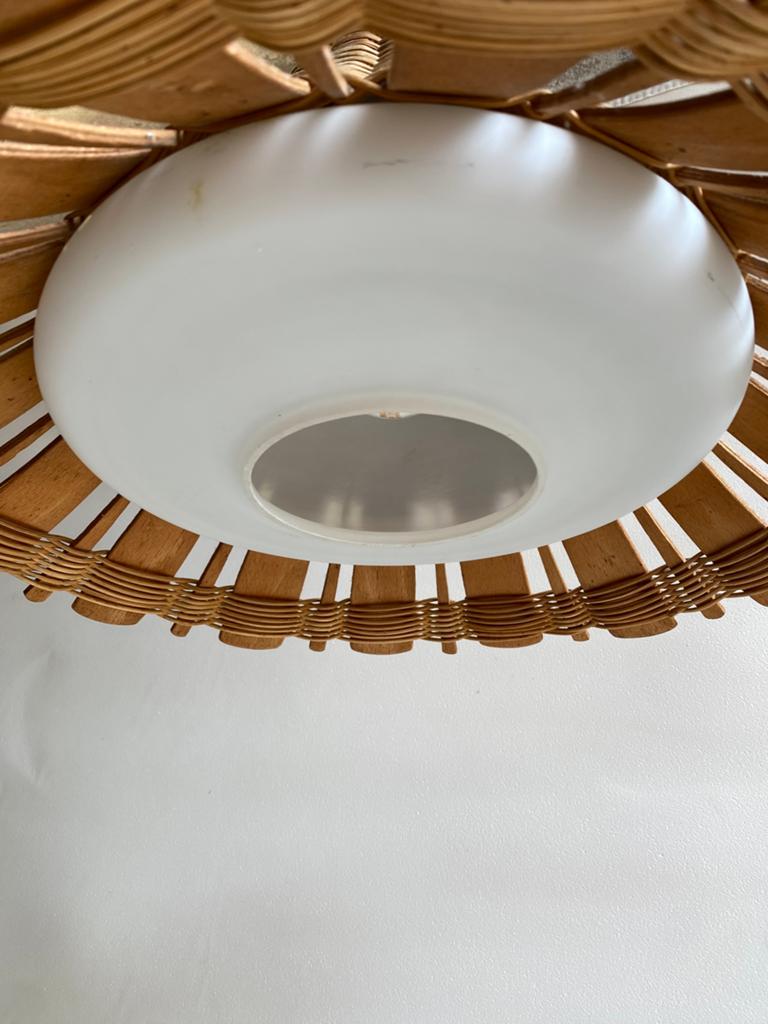 Rotan jaren 70 hanglamp met glazen binnenwerk, Gebruikt, Onbekend, Ophalen of Verzenden, Onbekend