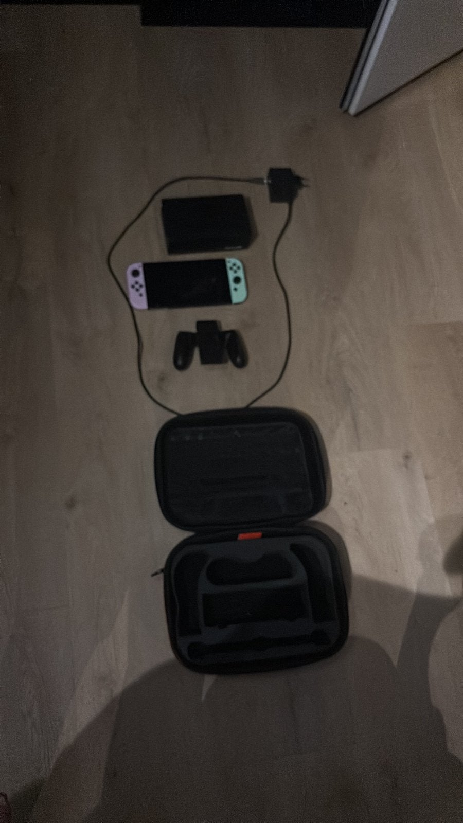 Nintendo Switch OLED met accessoires en hoes, Spelcomputers en Games, Spelcomputers | Nintendo Switch, Zo goed als nieuw, Switch OLED