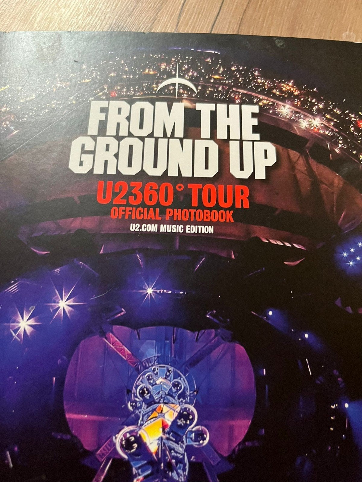 U2 FROM THE GROUND UP TOUR BOEK INCLUSIEF LIVE CD, Ophalen of Verzenden