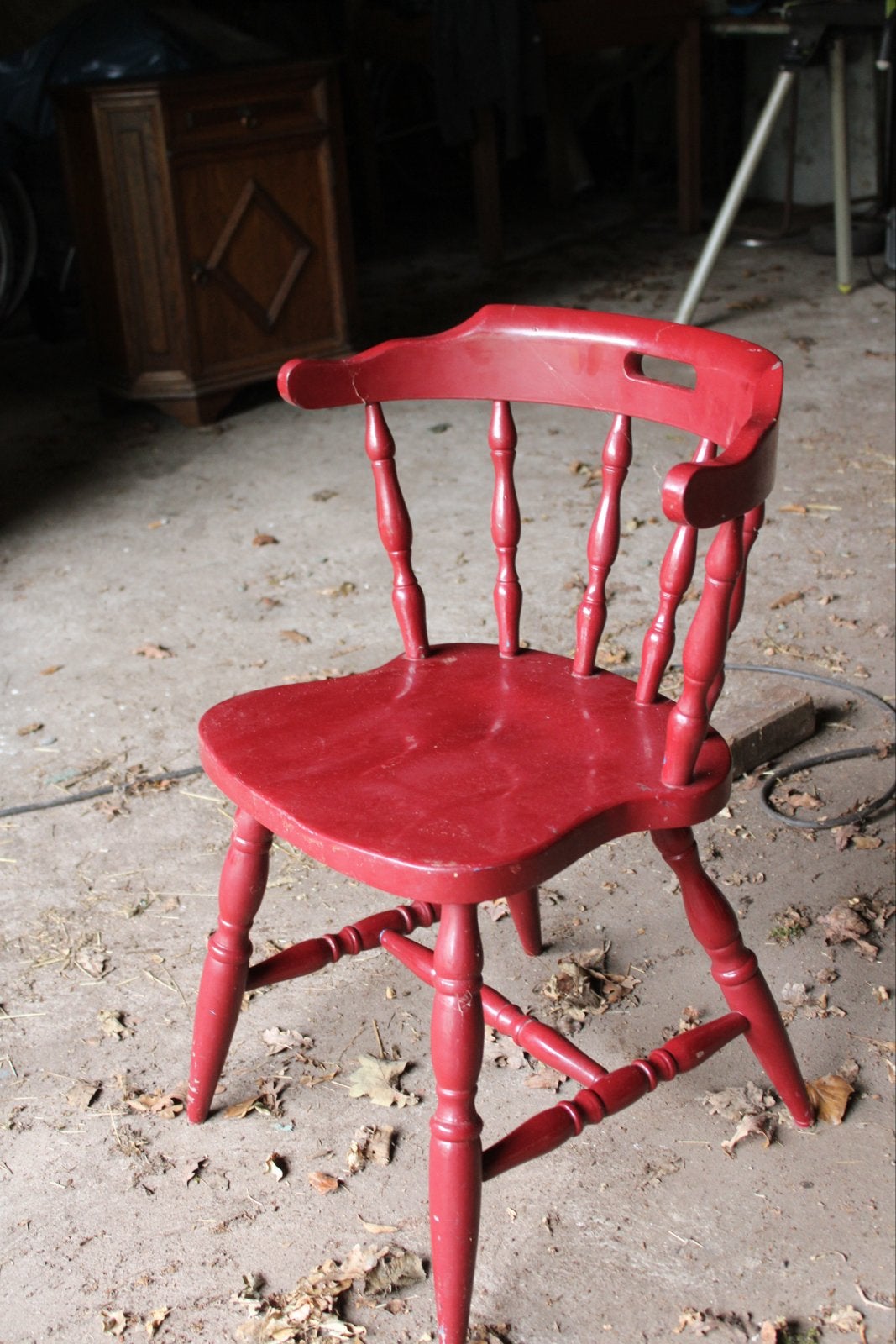 Vintage rode houten stoel // bar stoel cafestoel, Ophalen of Verzenden