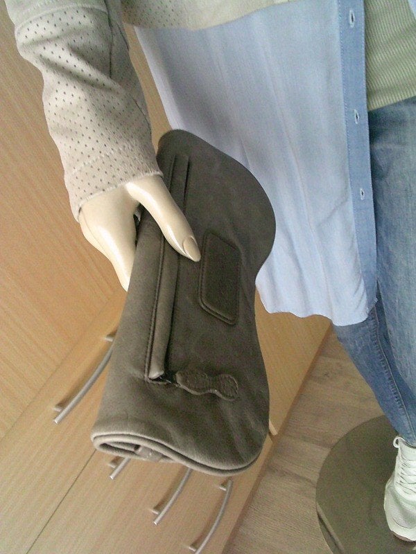 IGNOOR grijze leren clutch handtas polstasje Portemonnee, Sieraden, Tassen en Uiterlijk, Tassen | Damestassen, Verzenden, Gebruikt