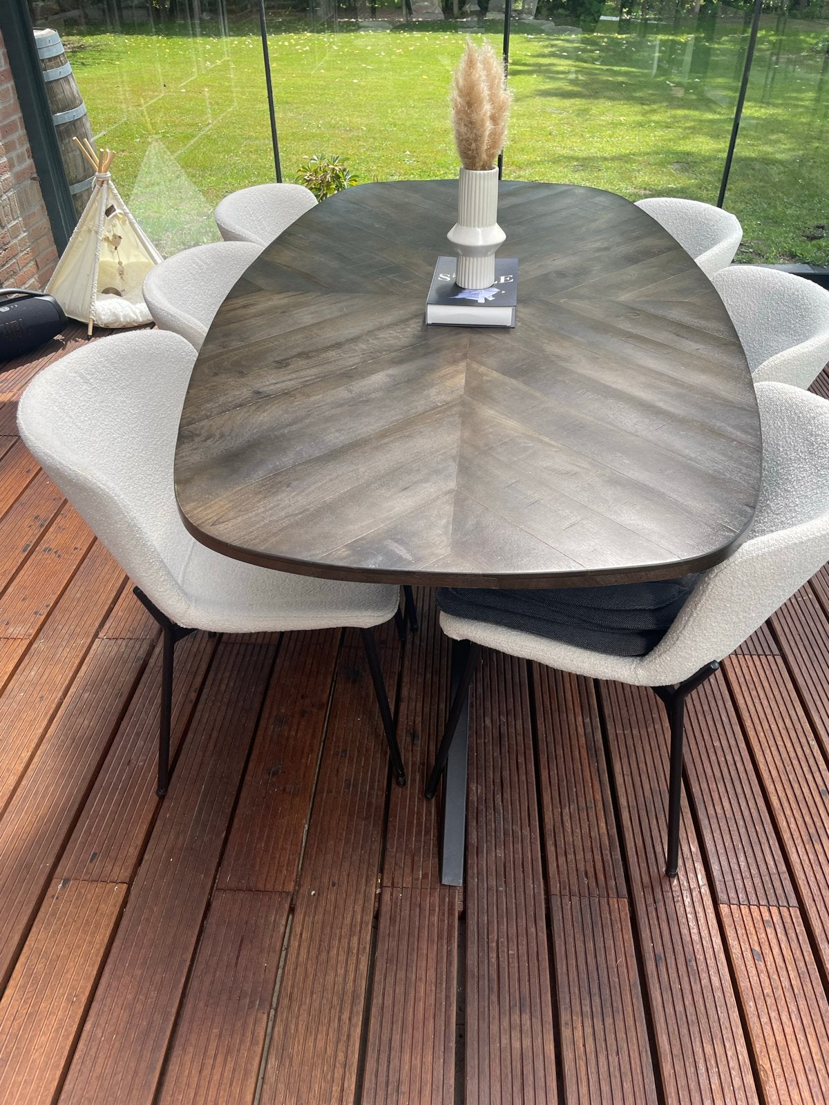 Ovale eettafel met visgraatpatroon en metalen onderstel, Ophalen, Gebruikt, 100 tot 150 cm, 150 tot 200 cm