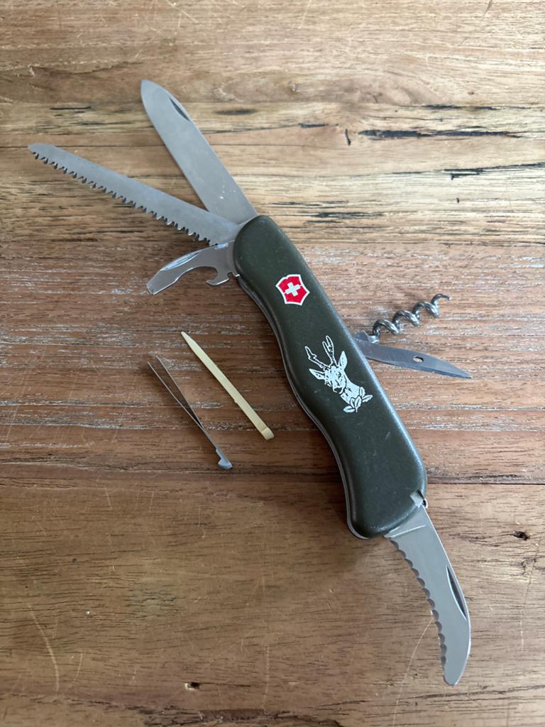 Victorinox Hunter zakmes  ( GERESERVEERD ), Ophalen of Verzenden, Gebruikt
