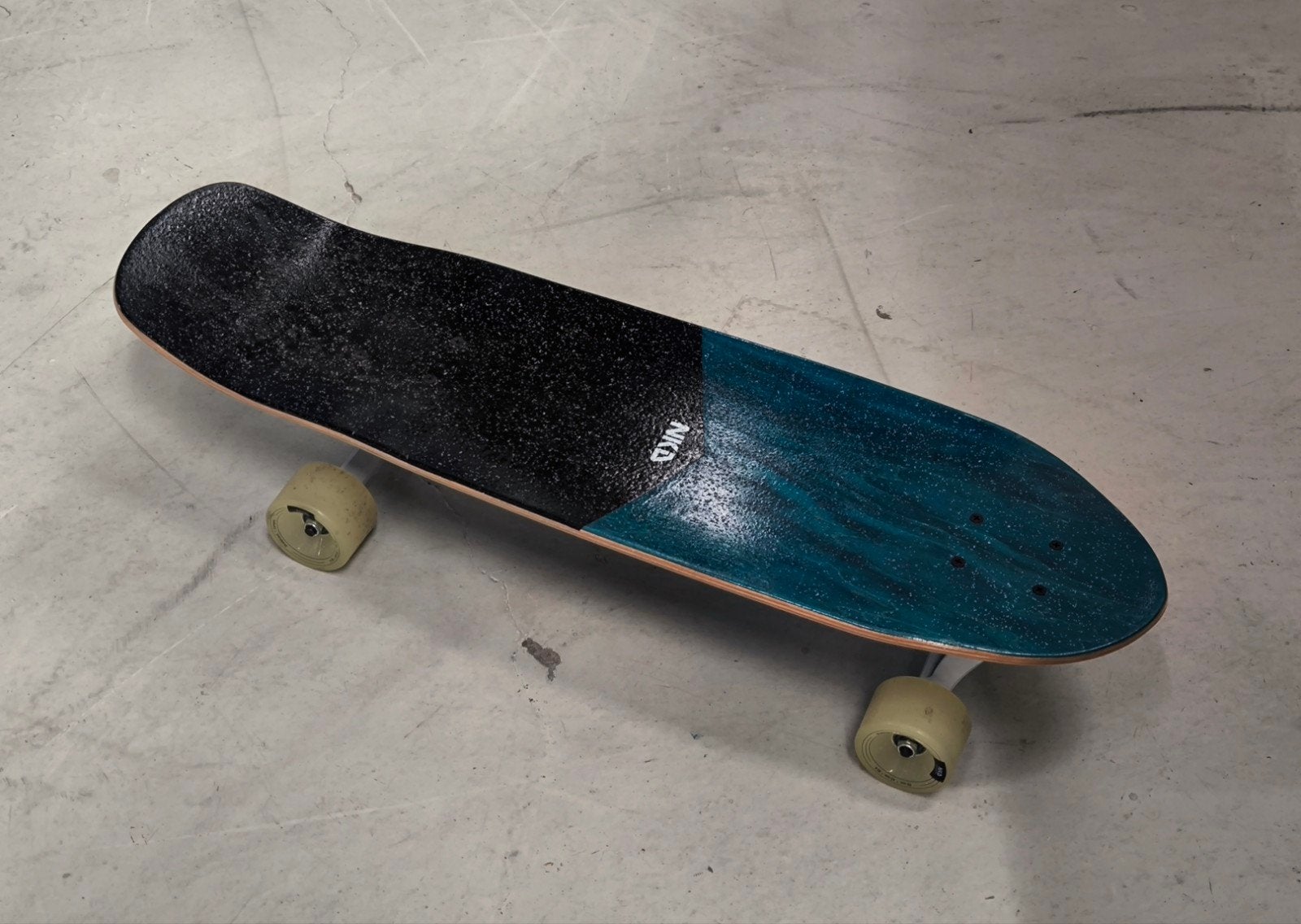 NKD Surfskate Zwart Aqua Blauw Glitter 29 inch, Ophalen of Verzenden, Zo goed als nieuw