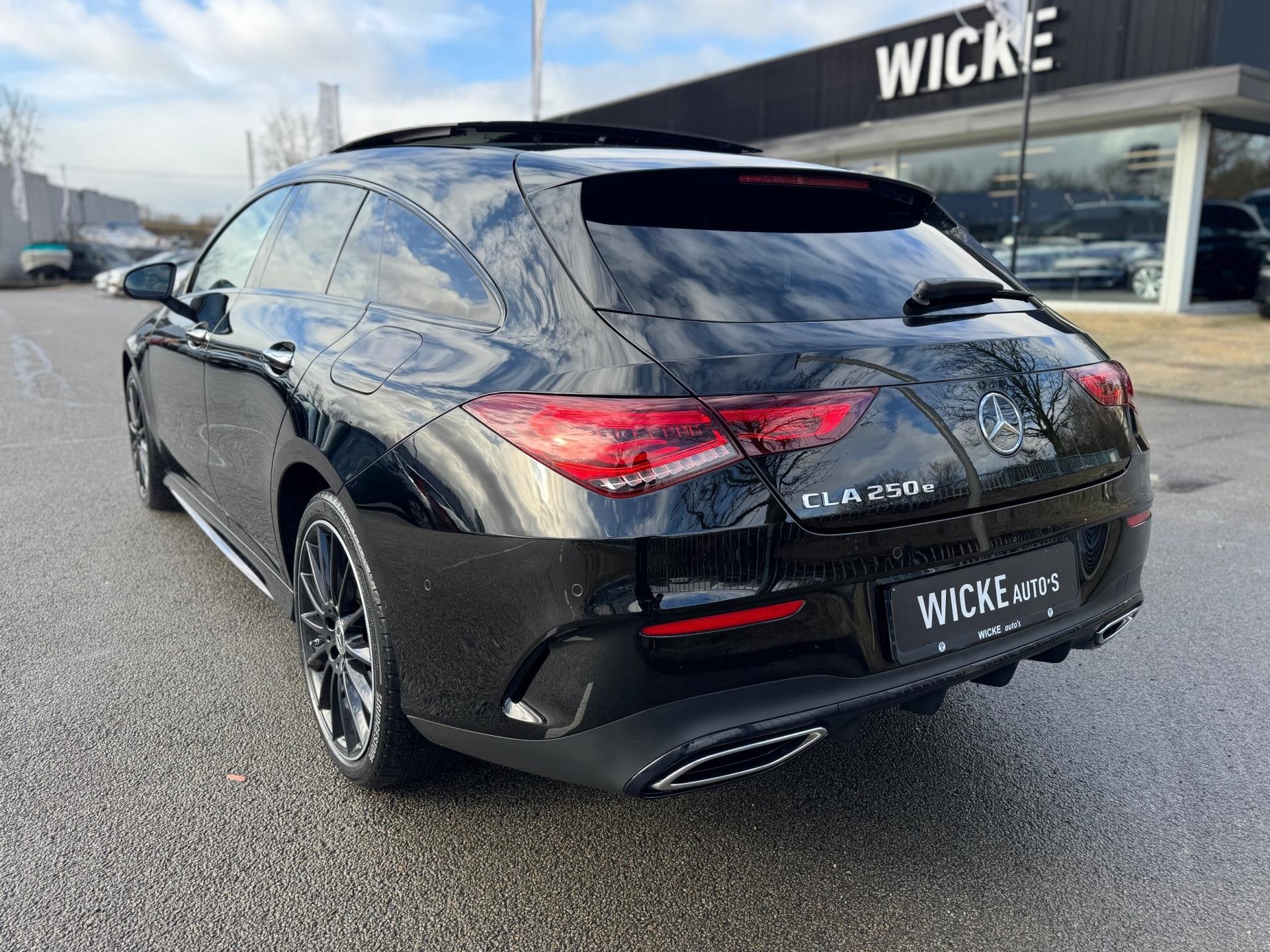 Mercedes-Benz CLA-klasse Shooting Brake 250 e AMG Panorama L, Auto's, CLA, Gebruikt, 4 cilinders, Zwart